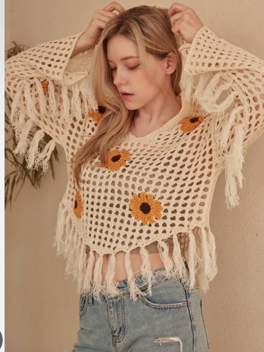 MELLO SUNFLOWER PATCHED CROCHET SWEATER WITH FRINGES